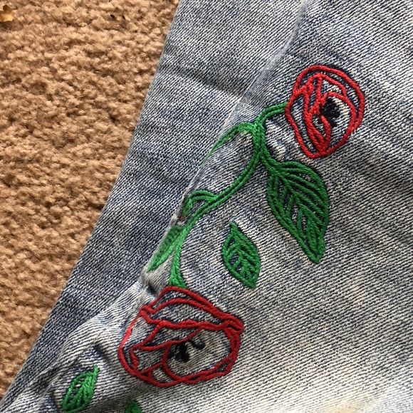 Embroidered Gap boyfriend jeans - Picture 2 of 7